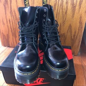 Jadon smooth leather platform boots. Womens size 9. Used in Good condition.